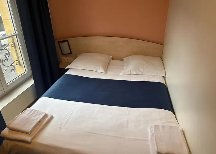 Hotel César climatisation dans la majorité des chambres Centre-ville Gare Charleville-Mézières