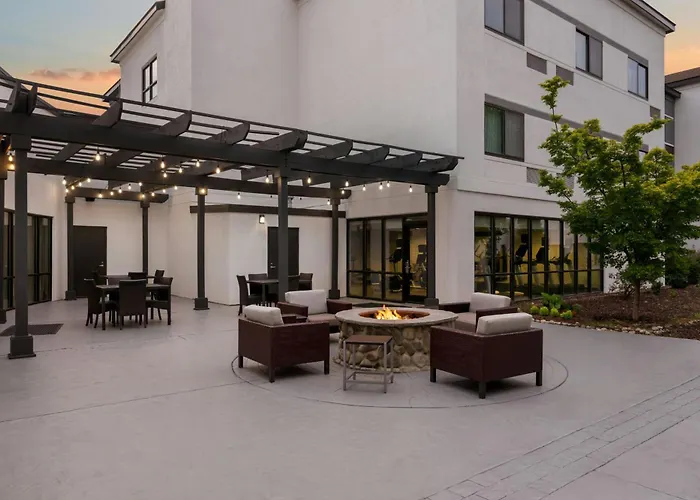 Courtyard Charlotte Airport North