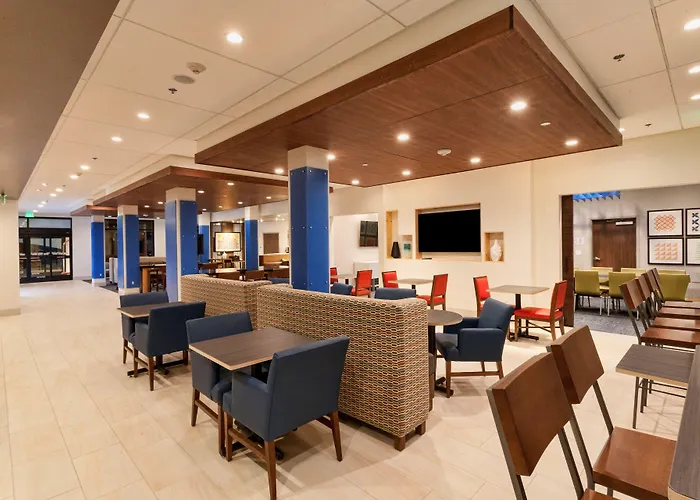 Holiday Inn Express & Suites - Dodge City By Ihg