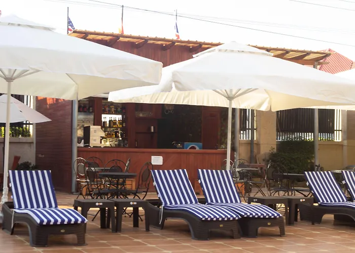 Lou Ralph Hotel