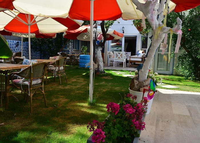 Mavi Butik Apart Çeşme