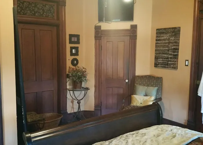Fig Tree Manor Bed & Breakfast Palestine