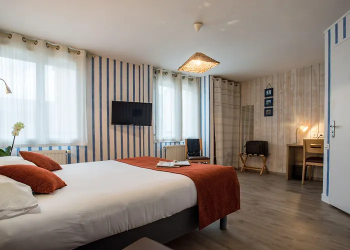 Brit Hotel des Halles Concarneau