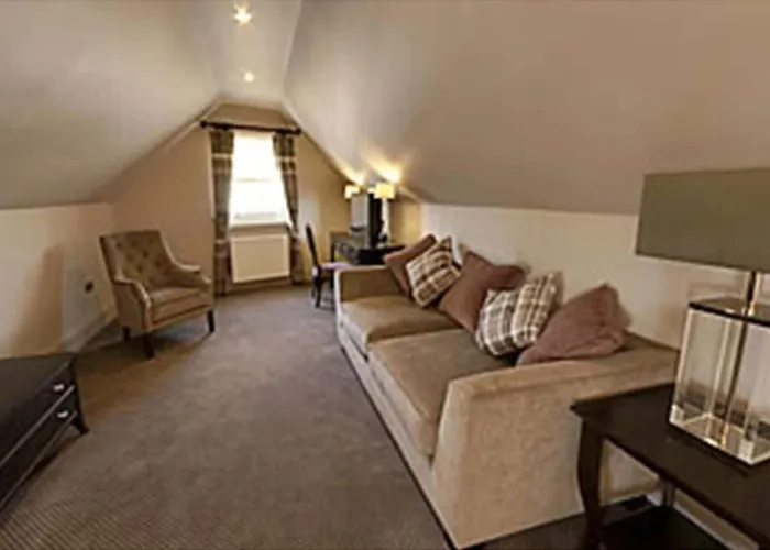 Cumnock Hotels