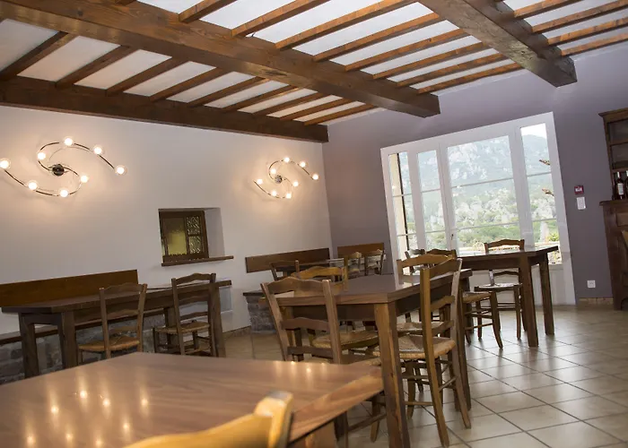 Moureze Hotels