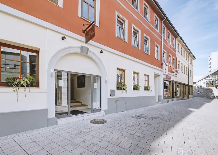 Boutique-Hotel Kronenstuben - unschlagbare Zentrumsnähe direkt am Marstall&Marktplatz - Schloss in 3 Min - Frühstück - Langzeitmiete