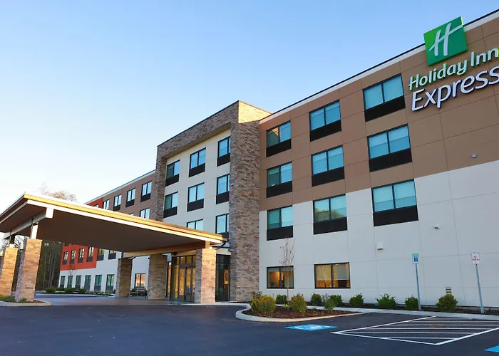 Binghamton Hotels With Pool