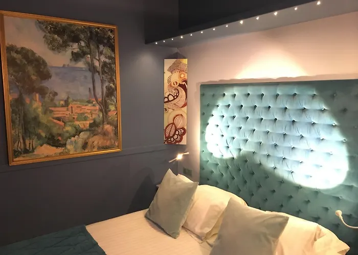 Moret-sur-Loing Hotels