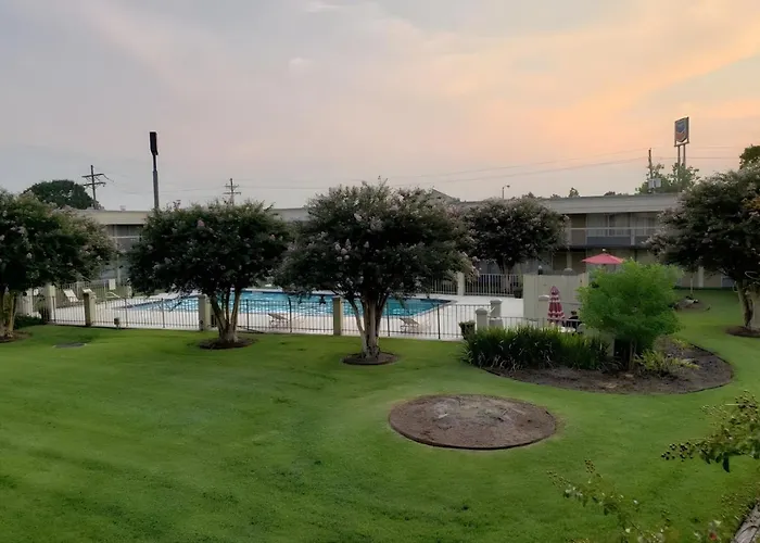Iberia House & Suites