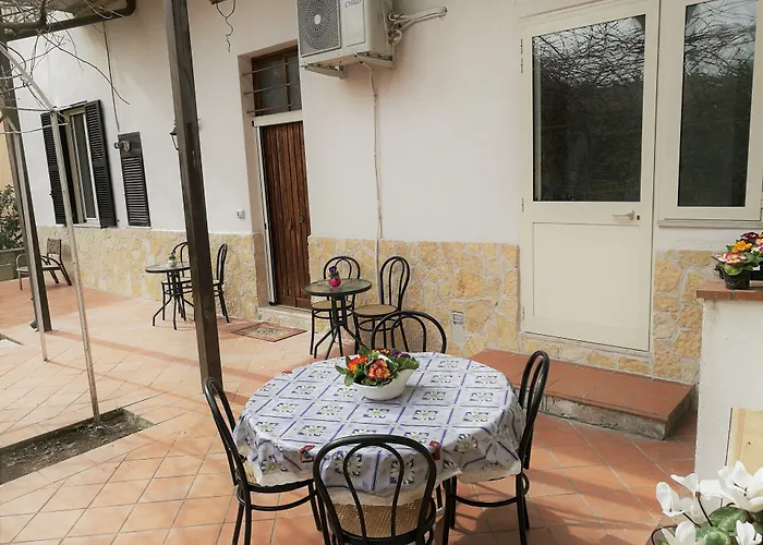 Hotel Aloha House Formia