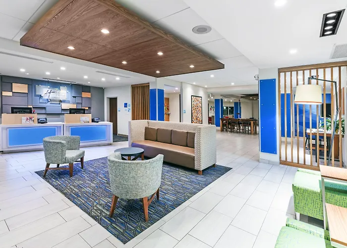 Holiday Inn Express & Suites Junction By Ihg