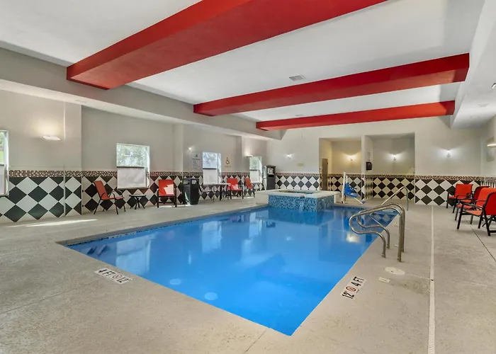 Laredo Hotels With Pool