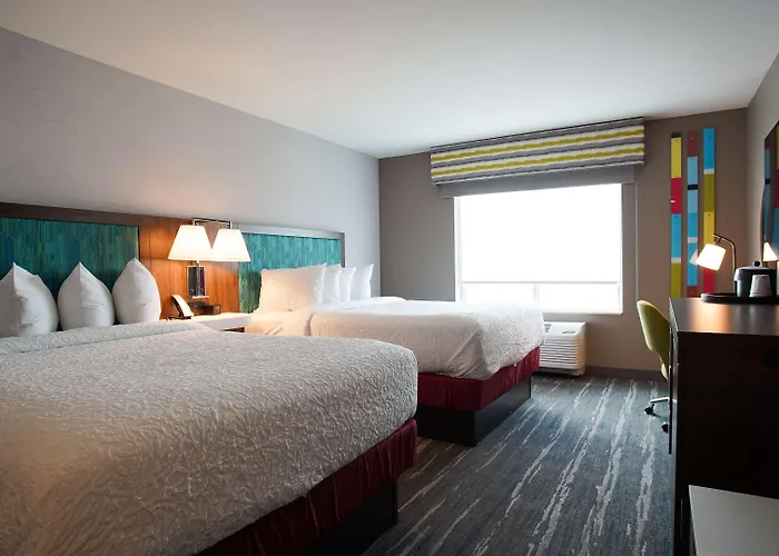 St. Clairsville Hotels With Pool