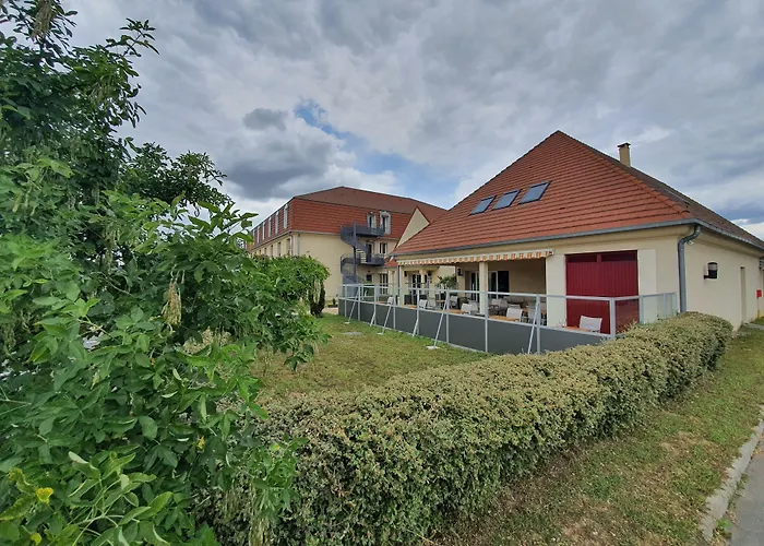 Epernon Hotels