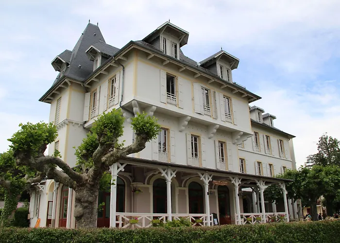 Hotel Le Pavillon des Fleurs à Menthon-Saint-Bernard