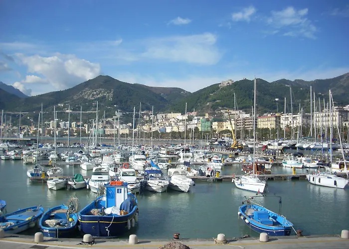 Bed and Breakfast gia'Notte BB Salerno Centro