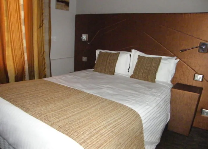Hotels in Viré