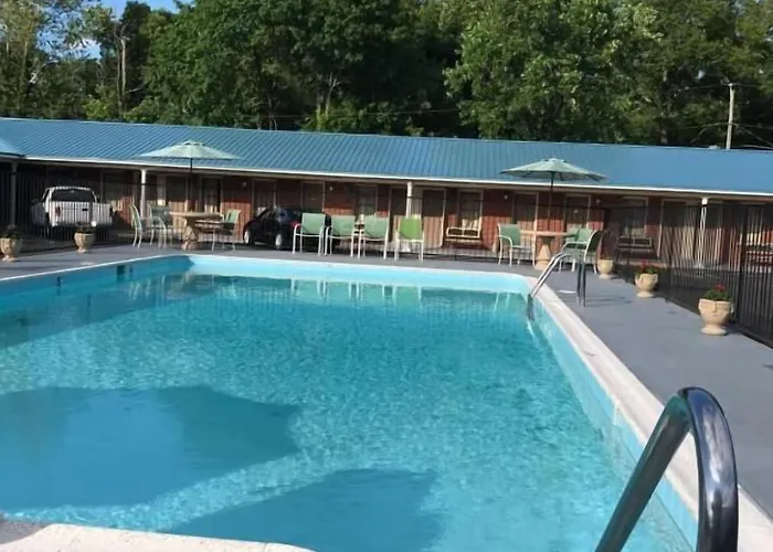 Merrimac Inn & Suites