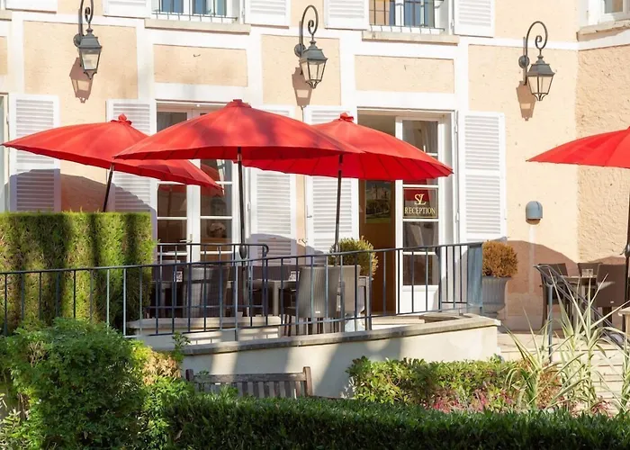 Hôtel Saint-Laurent, The Originals Relais Montfort-lʼAmaury