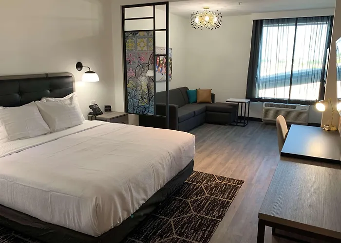 Maricopa Hotels