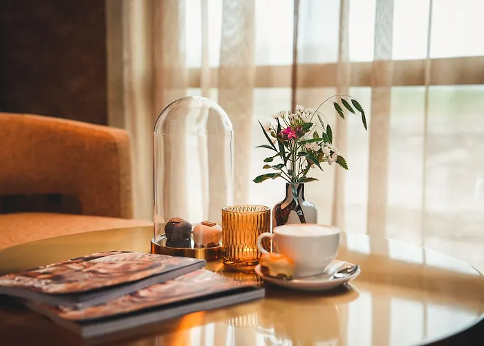 Hotels in Den Hoorn (South Holland)