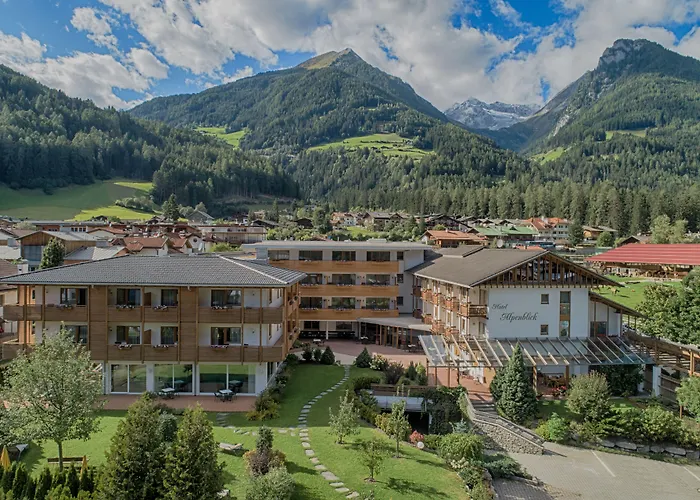 Hotel Alpenblick Lutago