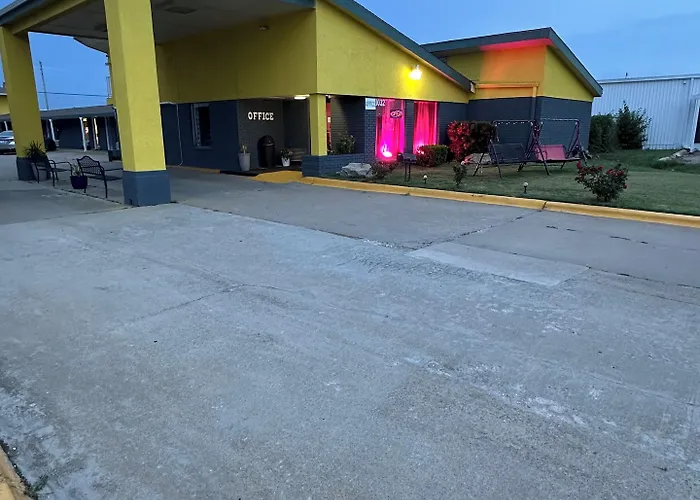 Travel Inn & Suites Emporia