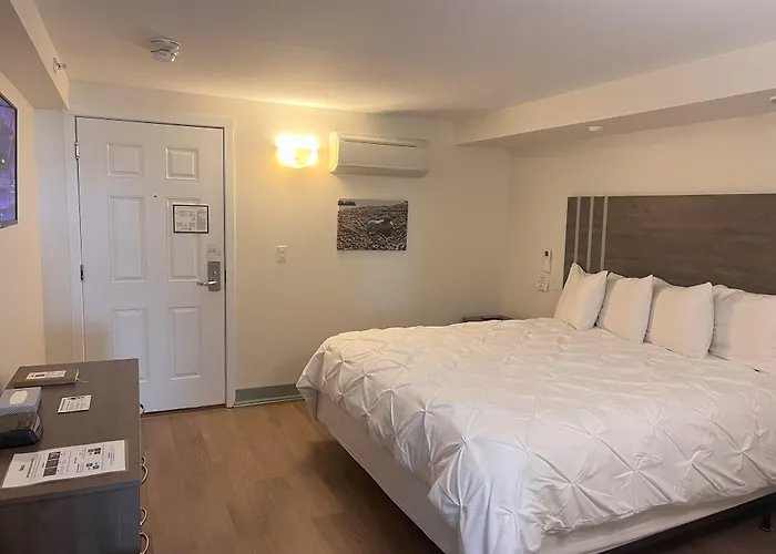 Trade Winds On The Bay Aparthotel Rockland