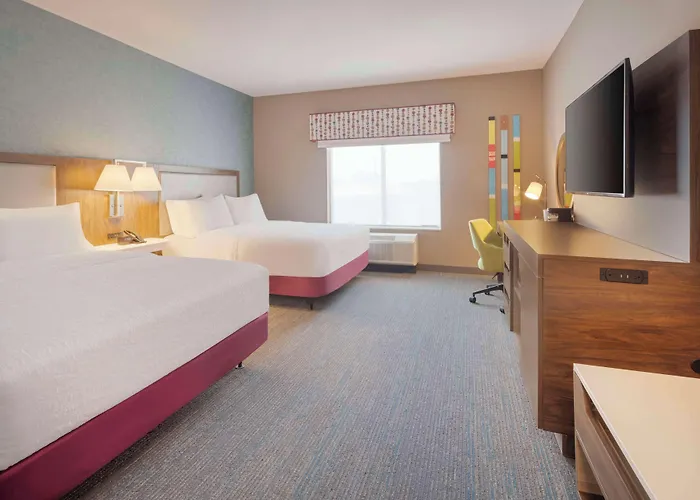 Clovis Hotels With Pool