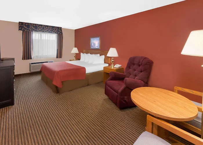 Super 8 By Wyndham St. Ignace Hotel