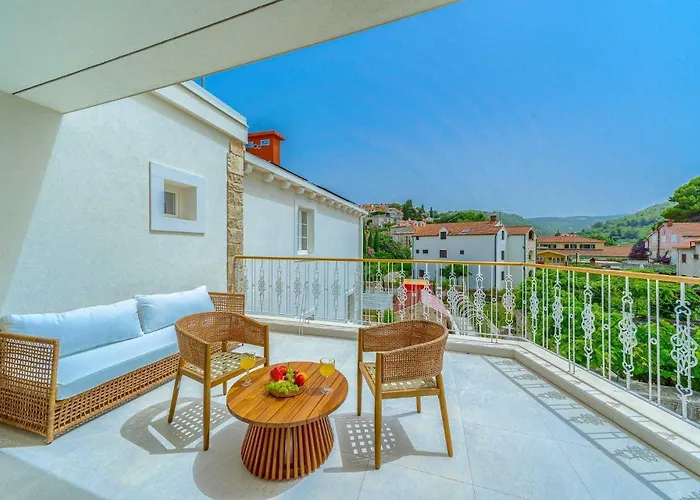 Hotels in Postira