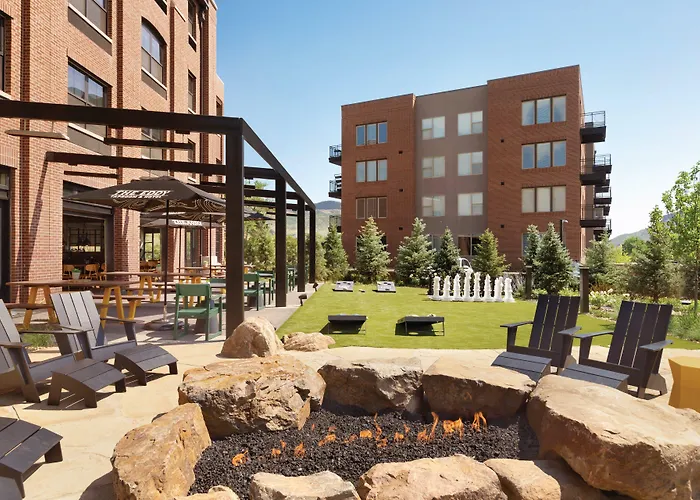 The Eddy Taproom & Hotel Golden