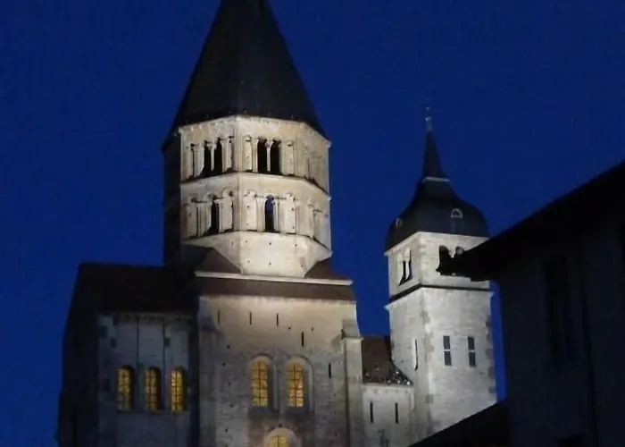 Hotels in Cluny