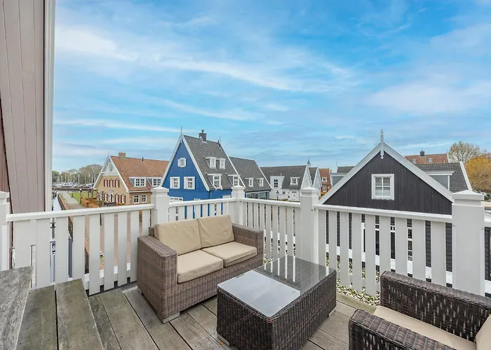 Hotels in Huizen