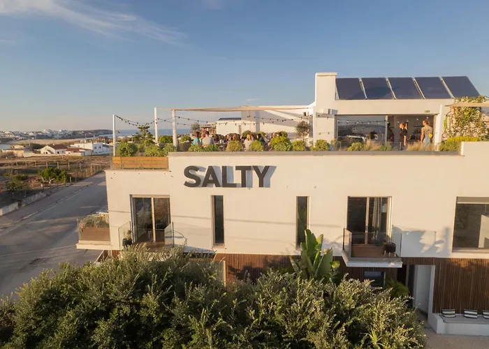 A Pousada The Salty Surf & Yoga Ferrel 