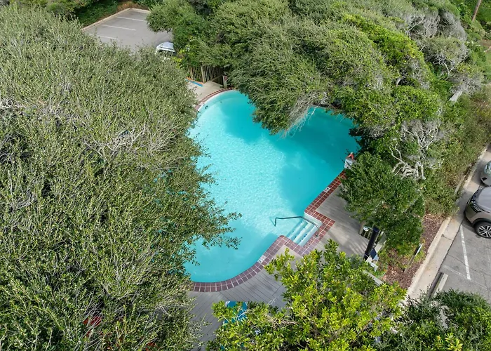 Pine Knoll Shores Hotels