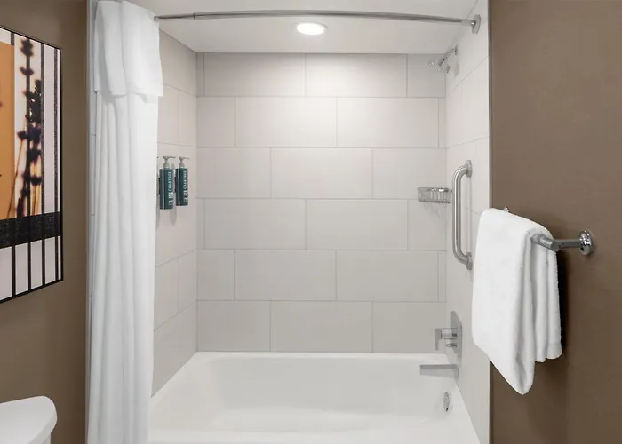 Doubletree By Hilton Springfield Hotel