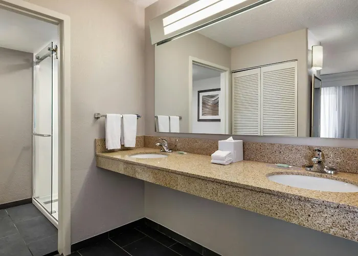 Courtyard By Marriott Charlotte Matthews Hotel