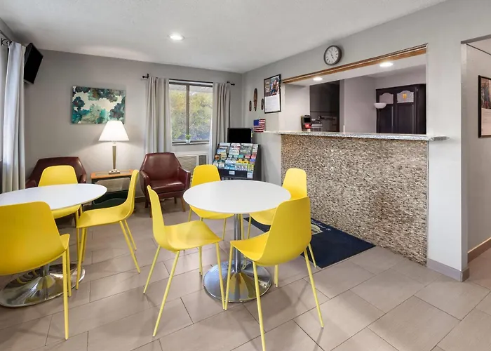 Super 8 By Wyndham Kent/Akron Area