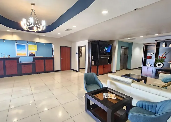 Days Inn & Suites By Wyndham Russellville