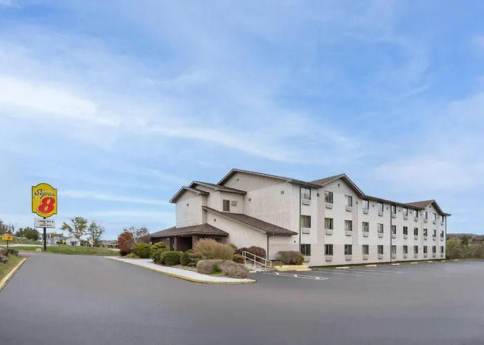 Super 8 By Wyndham New Stanton Hotel