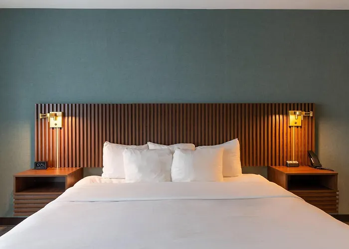 Saint Johnsbury Hotels