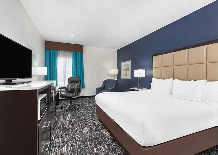 La Quinta Inn And Suites By Wyndham Paris