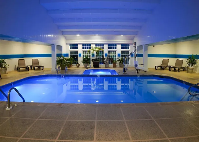 Chincoteague Hotels With Pool