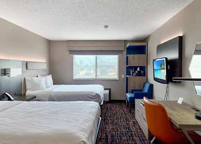Storm Lake Hotels
