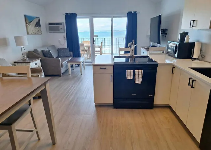 Pointes North Beachfront Hotel - 2 Person Spa Tub Studios