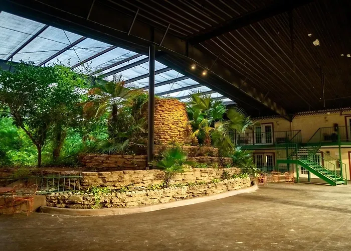 Family Garden Inn & Suites Laredo