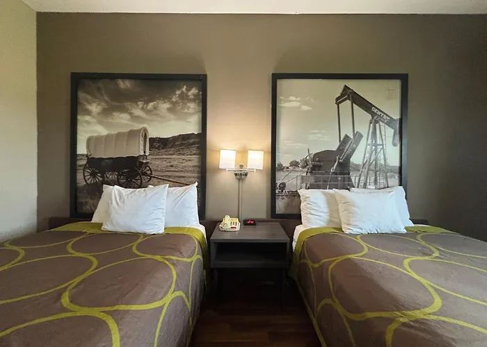Grayville Hotels