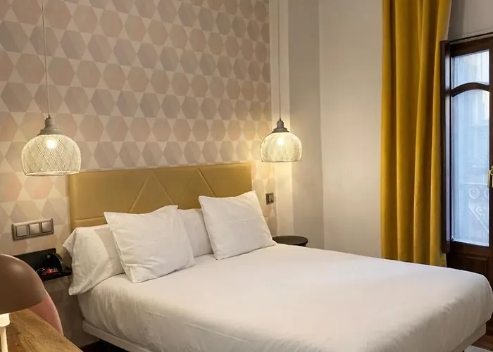 Cuatro Caminos Rooms
