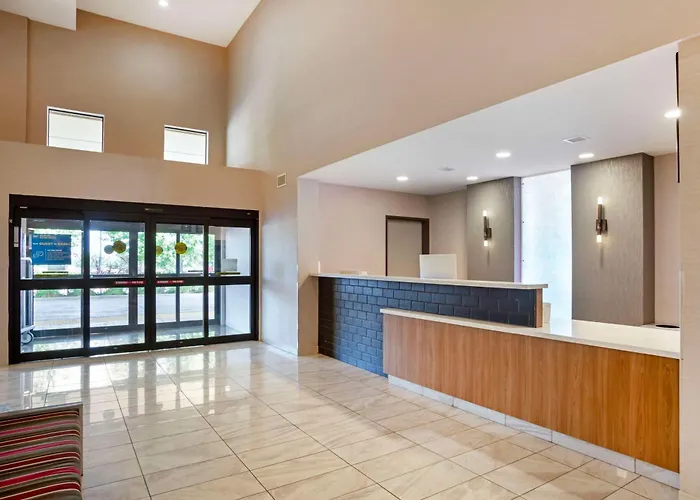 Coalinga Hotels